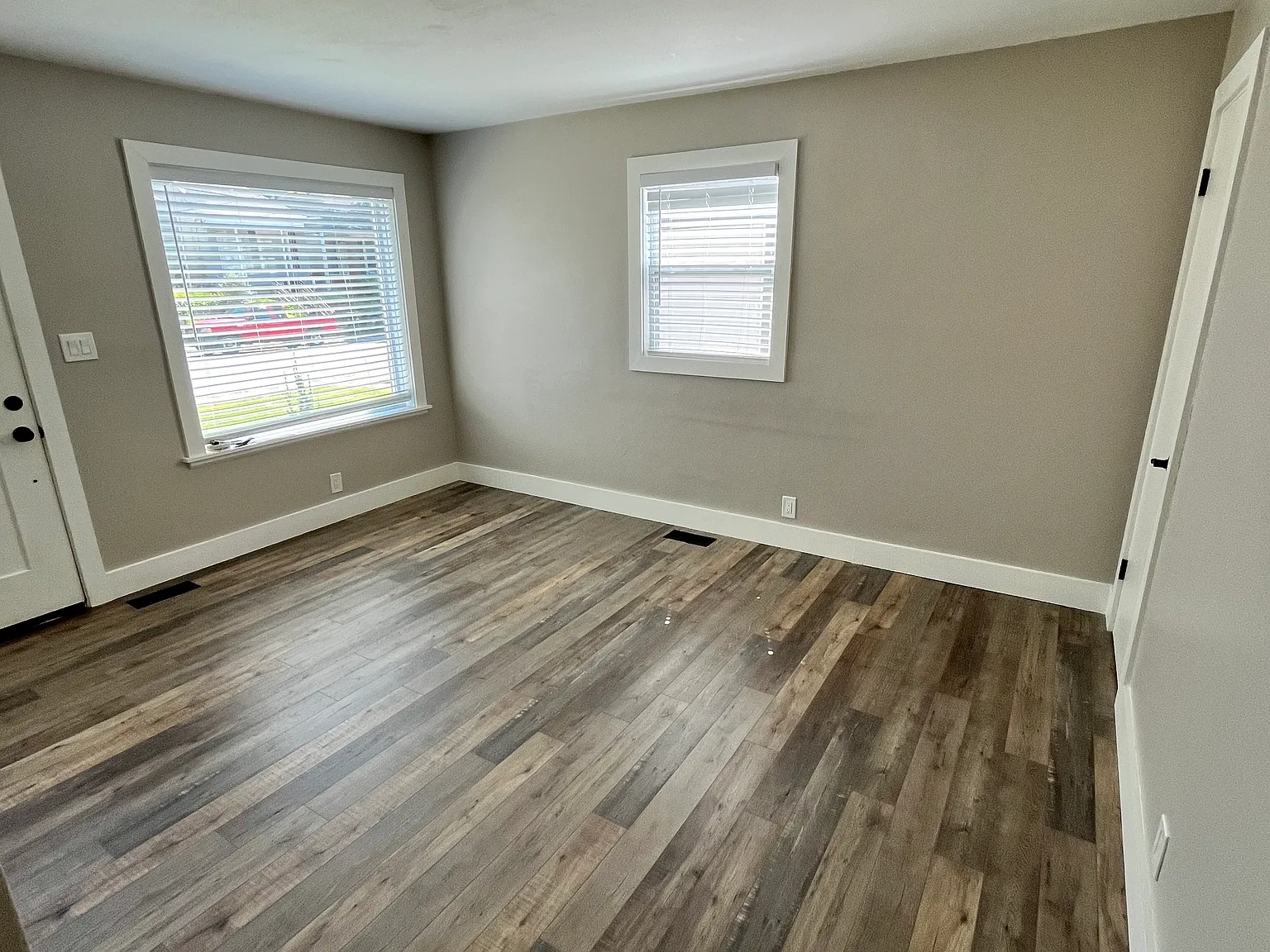 990 Vine St — Photo 3