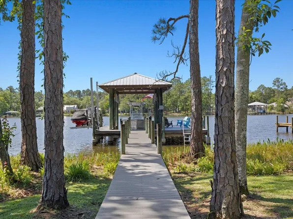 103 Bayou Forest Dr W, Freeport, FL 32439