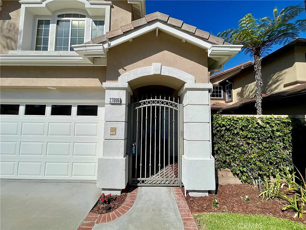 4 bed, 2277 sqft, $5,700 — Photo 3
