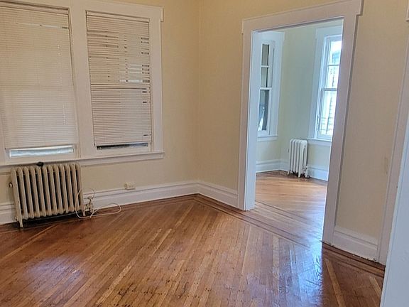 3rd image of 82 Smith St Floor 2