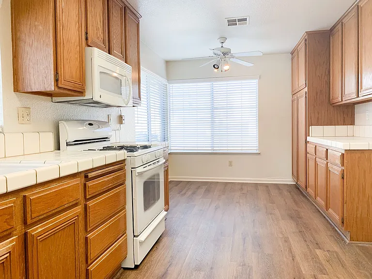 8868 Gemwood Way — Photo 4