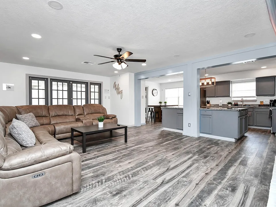 15711 Creekhaven Dr