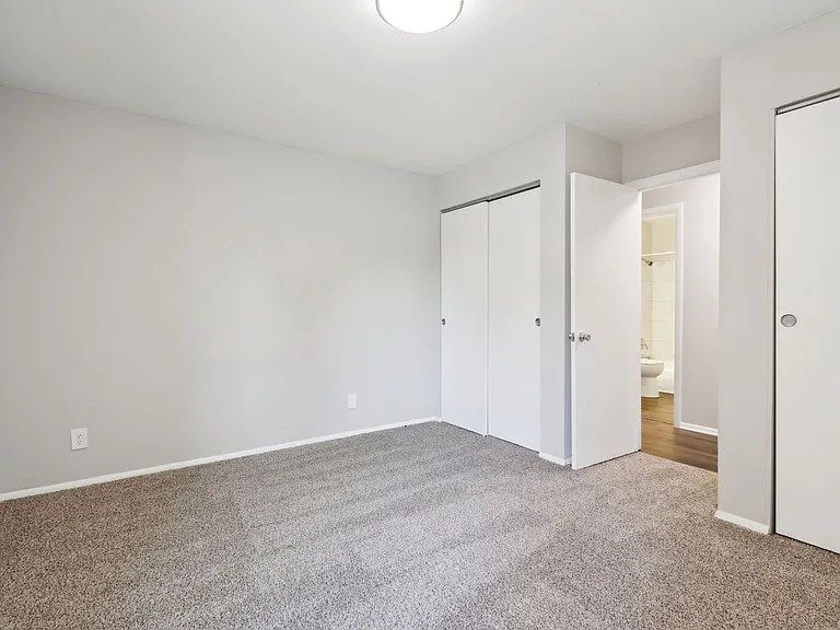 Mayfair Apartments — Photo 35