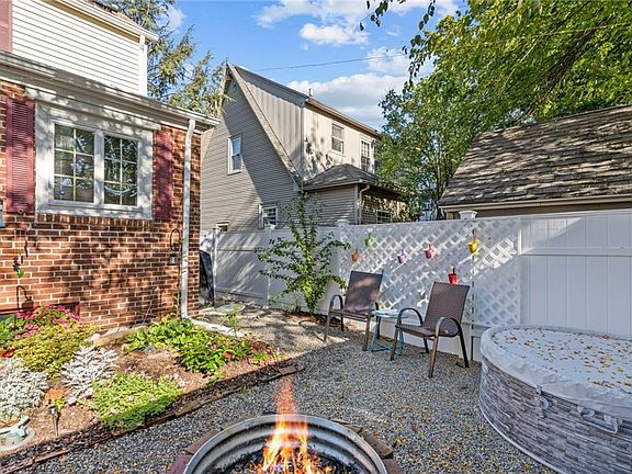4th image of 1 Parkside Dr