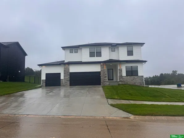 17163 Abigail St, Bennington, NE 68007