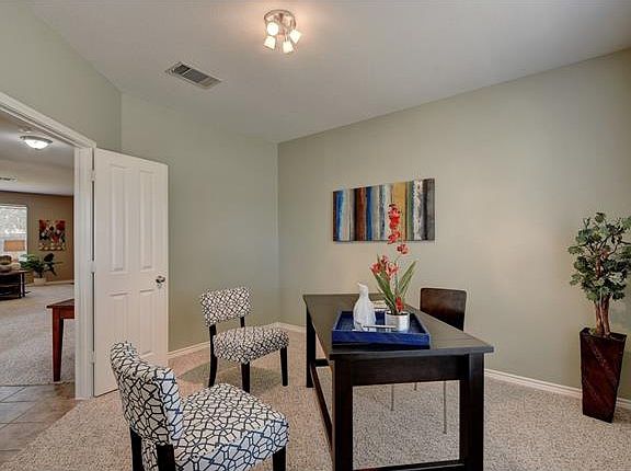 5th image of 111 Pedernales Dr