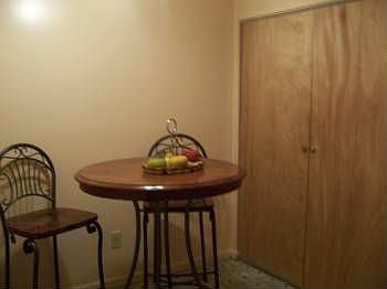4th image of 1520 Glenmont Ct