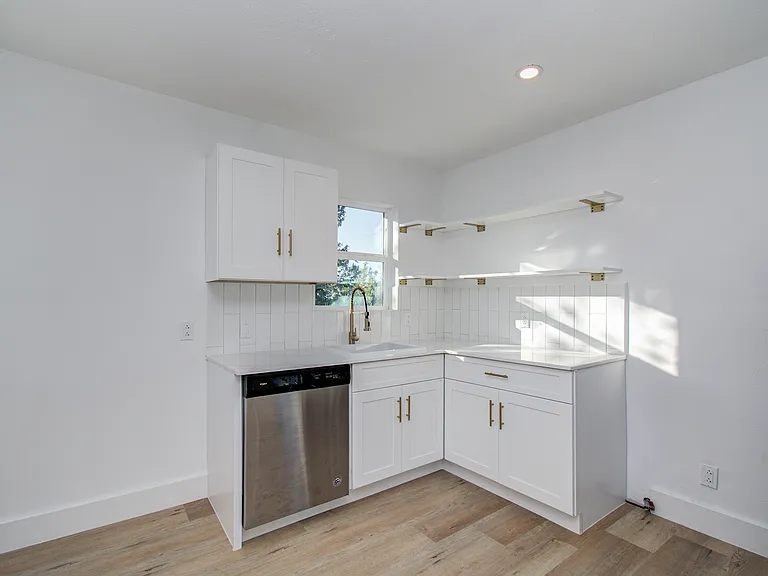 410 Randall St #11 — Photo 5
