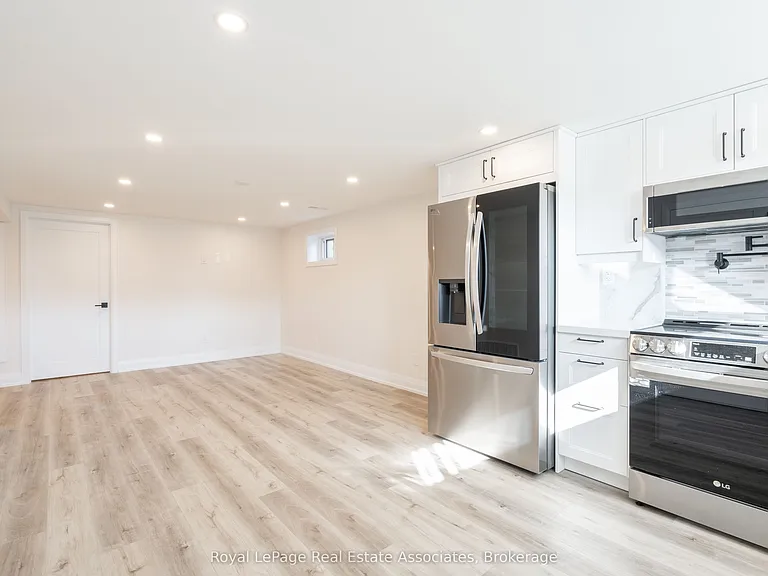 259 Fernwood Cres — Photo 7