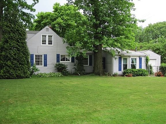 2nd image of 273 S Point Dr