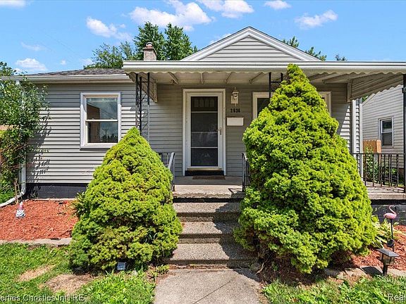 2nd image of 2636 McDowell St