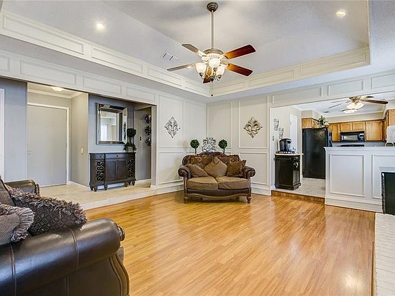 5th image of 815 Wind Brooke Dr