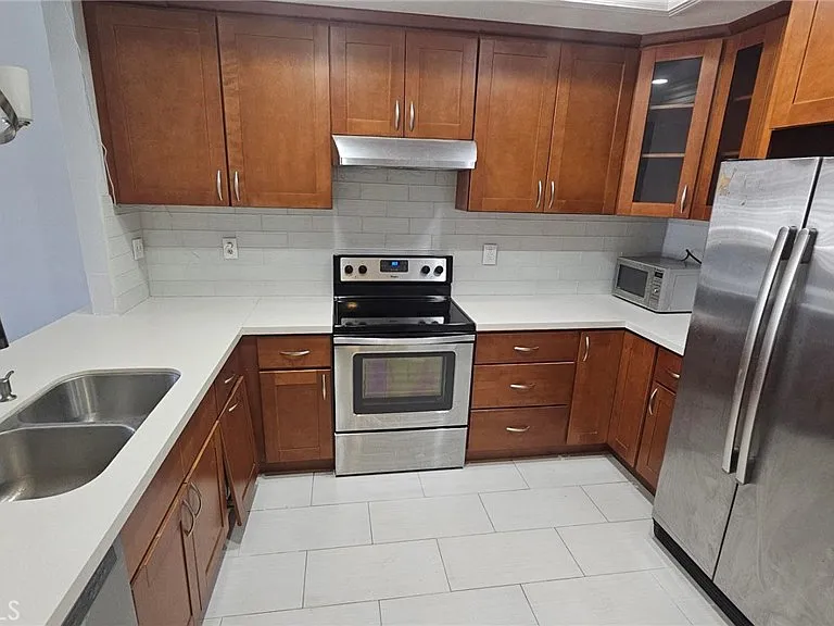 876 Tangerine St — Photo 4