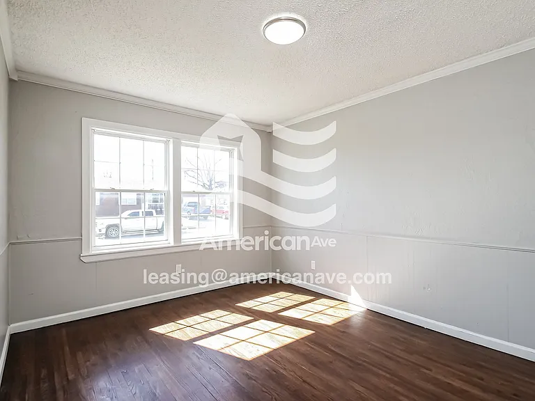 1298732_004_wm_-_living_room_13602999.jpg