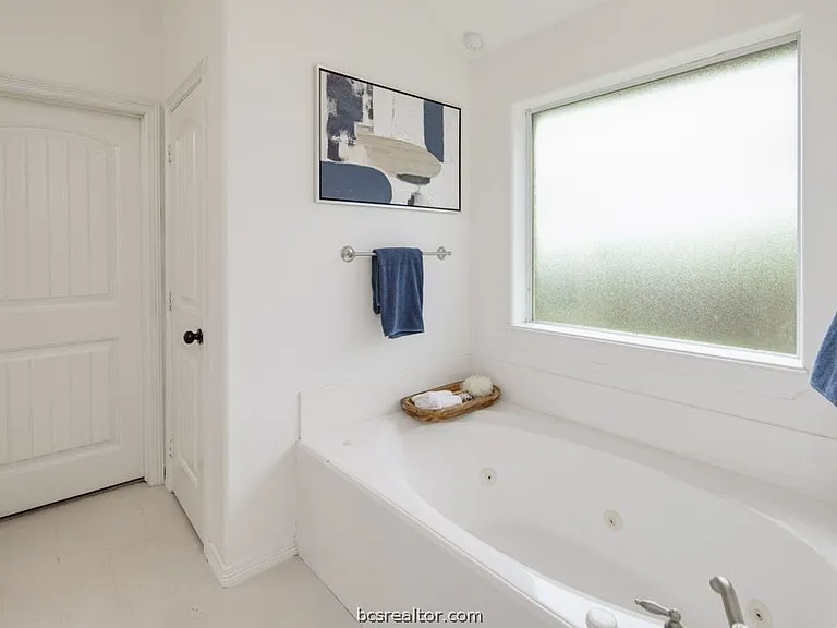 1203 Beacon Ct — Photo 12