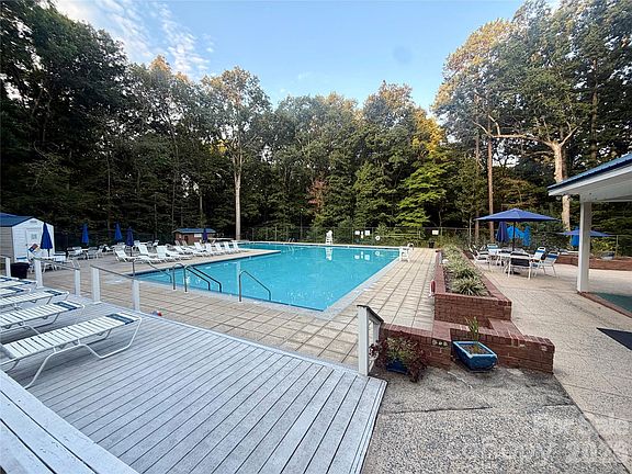 3rd image of 6777 Stoney Ridge Rd