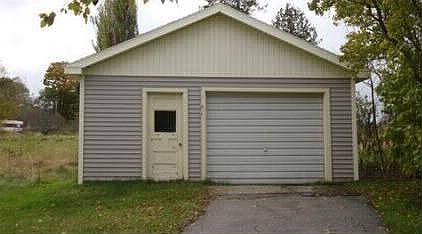 3rd image of 121 Main St