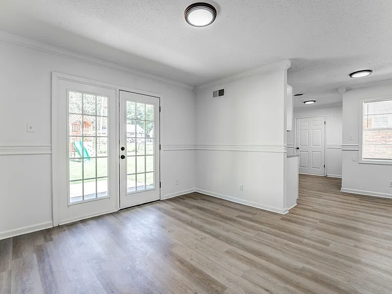 8398 Booneville Dr — Photo 17