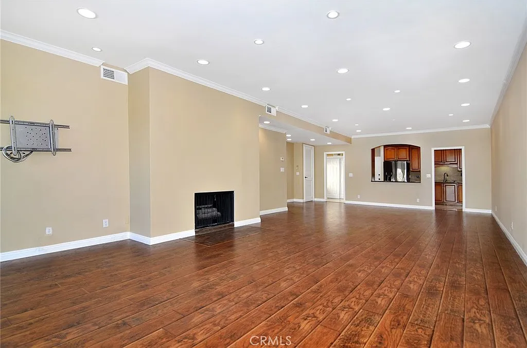 2 bed, 1617 sqft, $3,995 — Photo 4