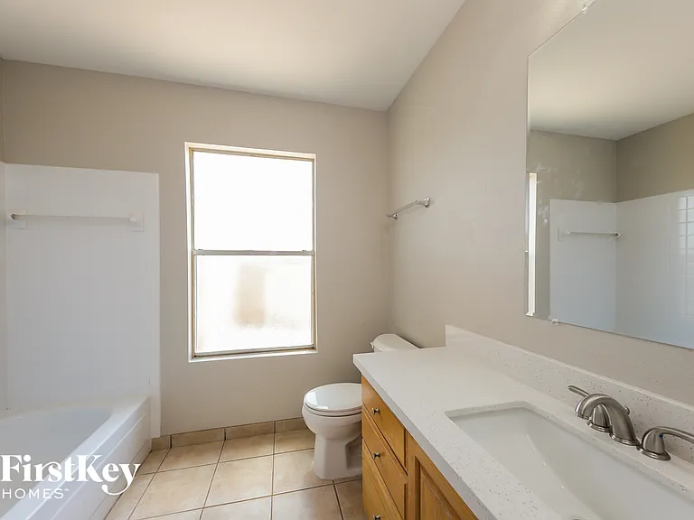 19002 N 45th Cir — Photo 11