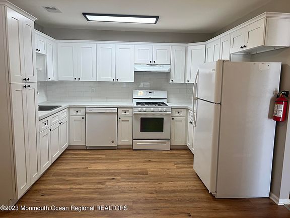 3rd image of 2428 Bridge Ave #203