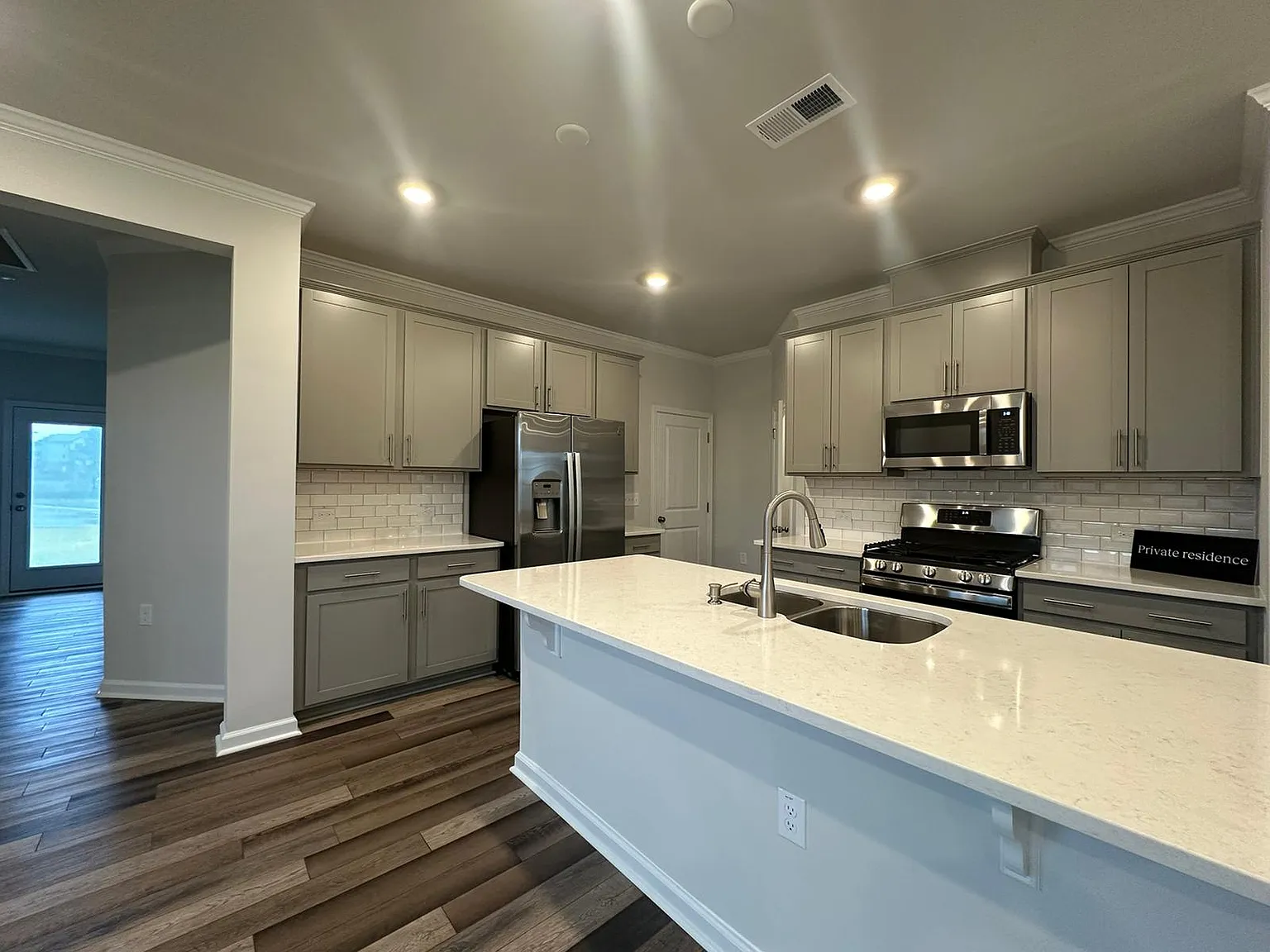 4 bed, 2427 sqft, $2,495 — Photo 4