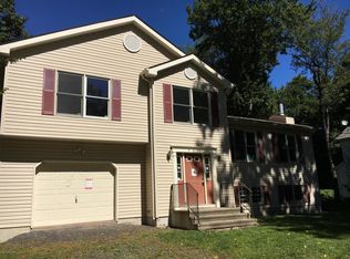 1128 Cambell Way, Tobyhanna, PA 18466