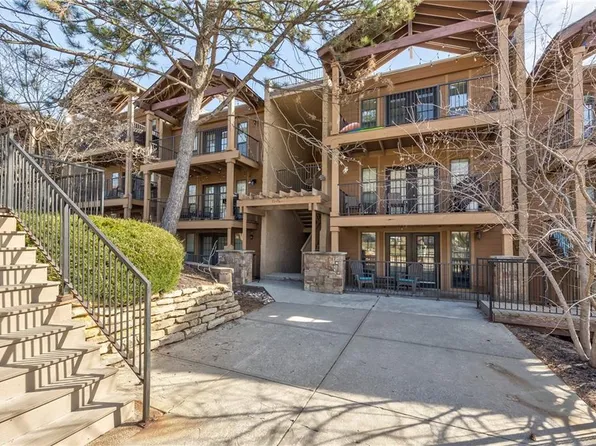 4727 Jarboe St APT 76, Kansas City, MO 64112