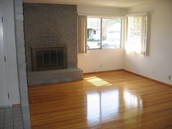 3rd image of 65 Westwood St