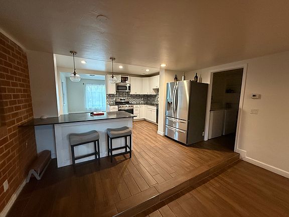 Countertop breakfast bar seats 2-3