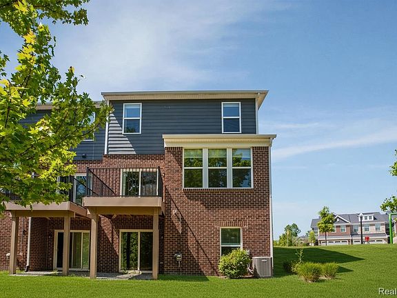 3rd image of 43583 Chancellor Ln