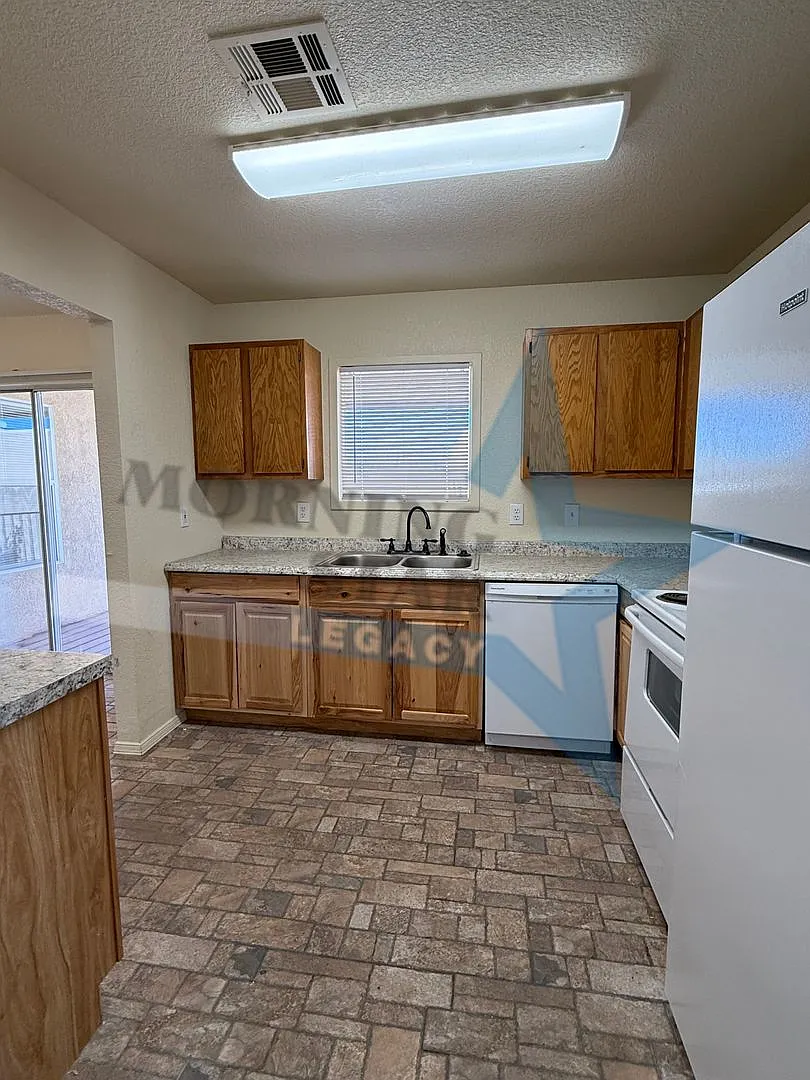 Spacious 2 bedroom floor plans! — Photo 4