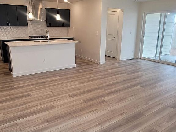5th image of 715 W Briaridge Dr