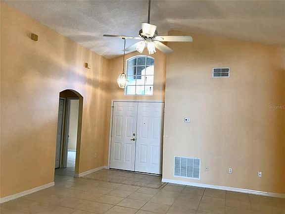 3rd image of 124 Easton Cir