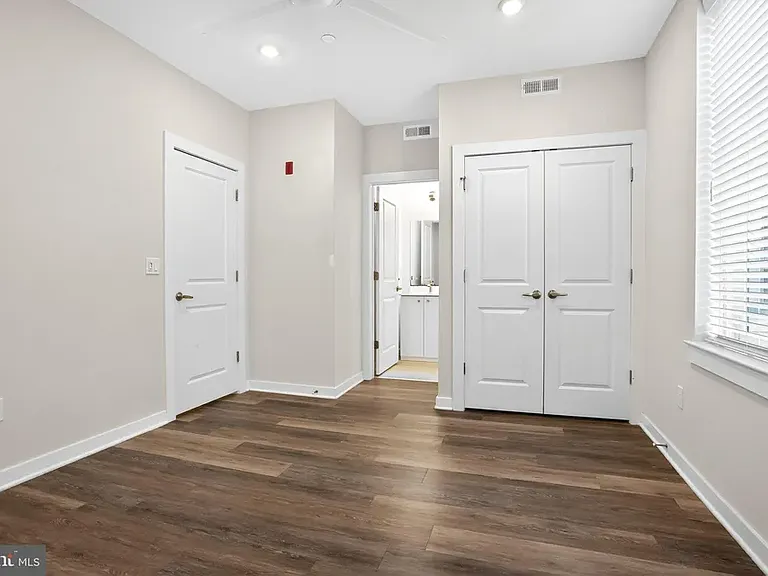4217 Chestnut St #304 — Photo 15