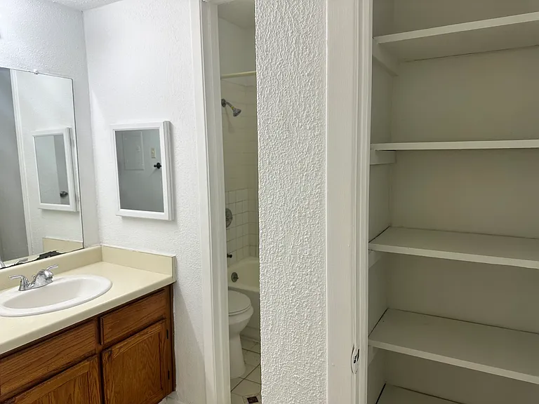 7313 Gulf Fwy #409 — Photo 34