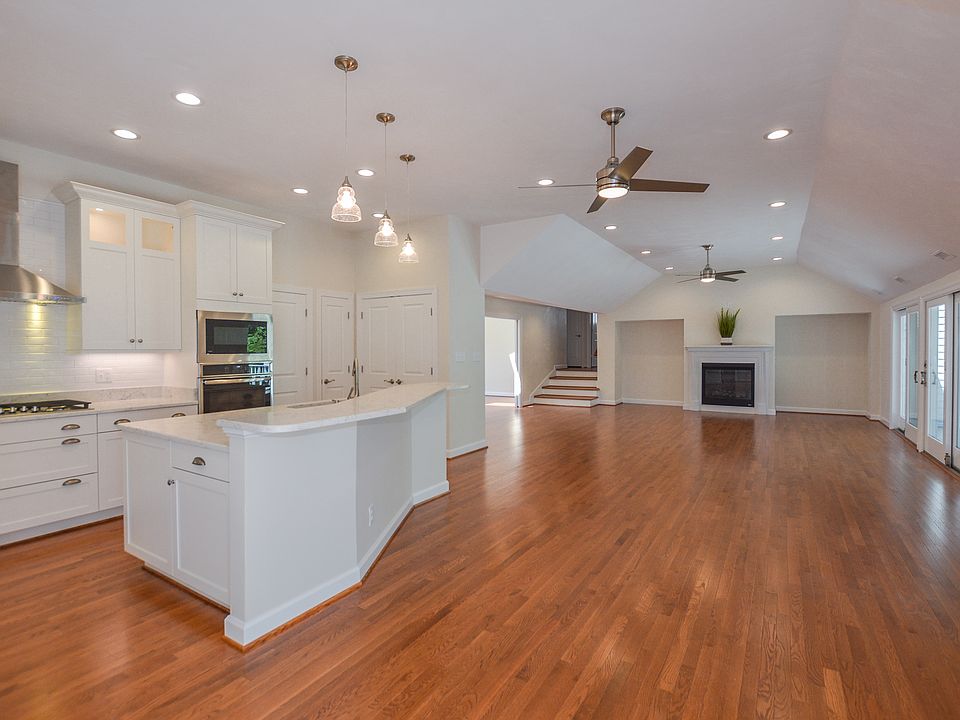 1st image of 304 Galleon Dr