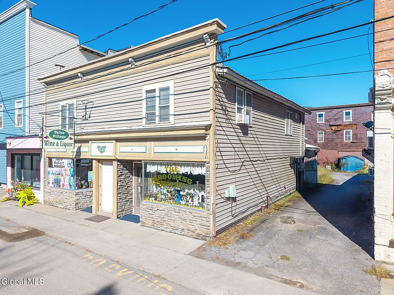 2nd image of 107 Railroad Avenue