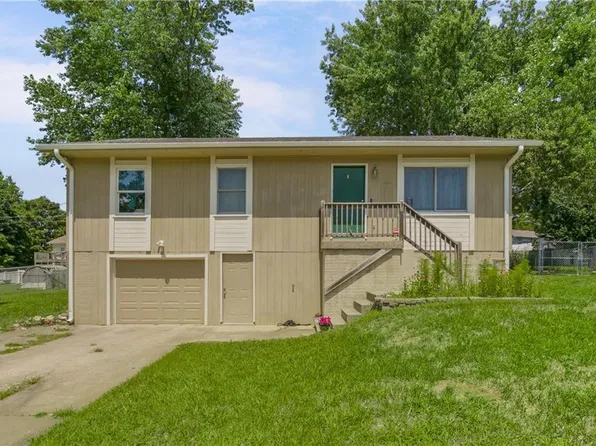 2004 Parkwood Dr, Harrisonville, MO 64701