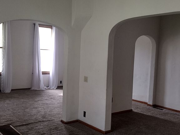 3rd image of 924 Kearney St