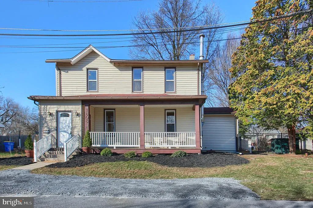 1608 Summit Ave photo 1