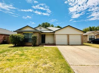 422 Rifleman Trl, Arlington, TX 76002