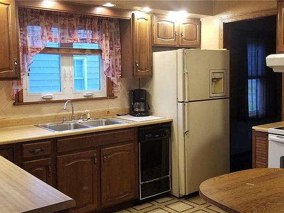 3rd image of 1553 W 32nd St