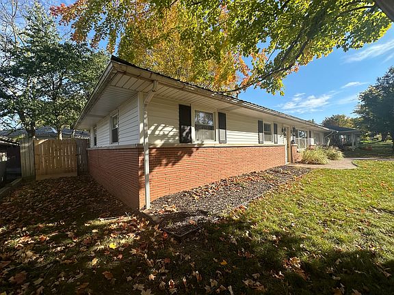 3rd image of 102 Sherry Ln