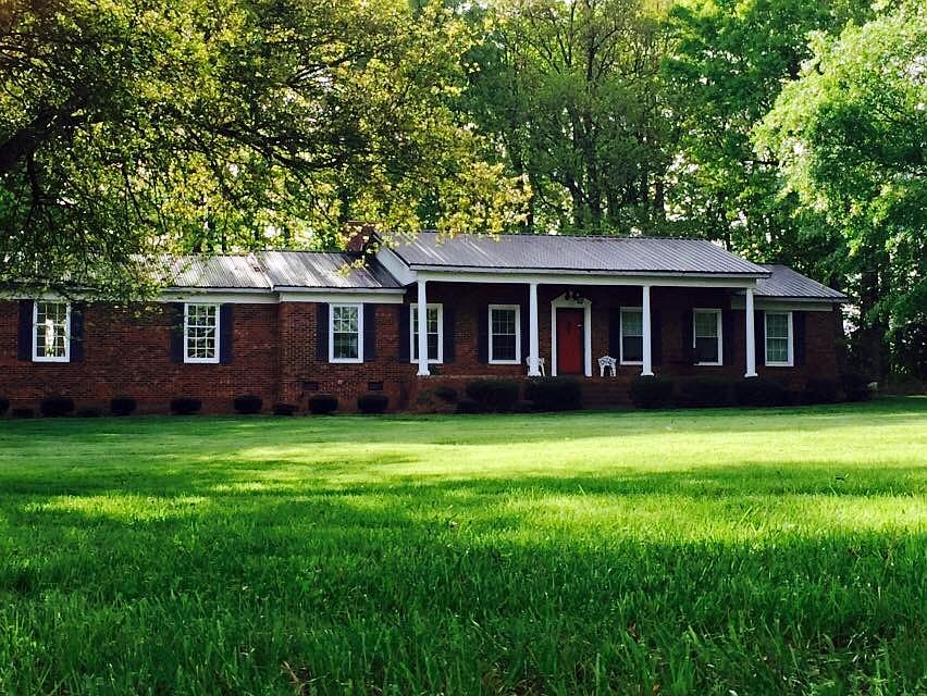 Front porch with swing 