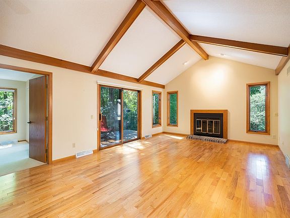 4th image of 5961 Woodcreek Ln