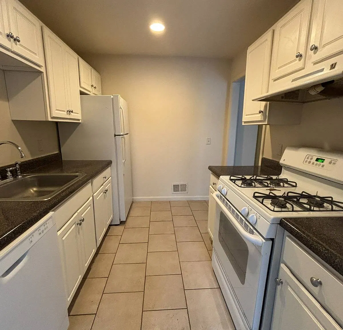 2 bed, 1.0 bath, 1000 sqft, $1,950 — Photo 3