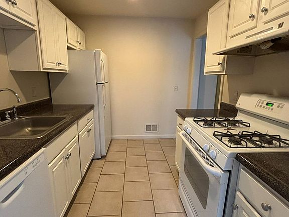 3rd image of 194 E Main St APT 9