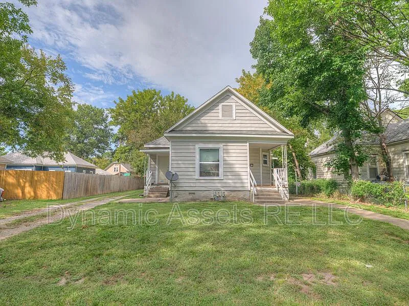 1 bed, 1.0 bath, 764 sqft, $795 — Photo 2