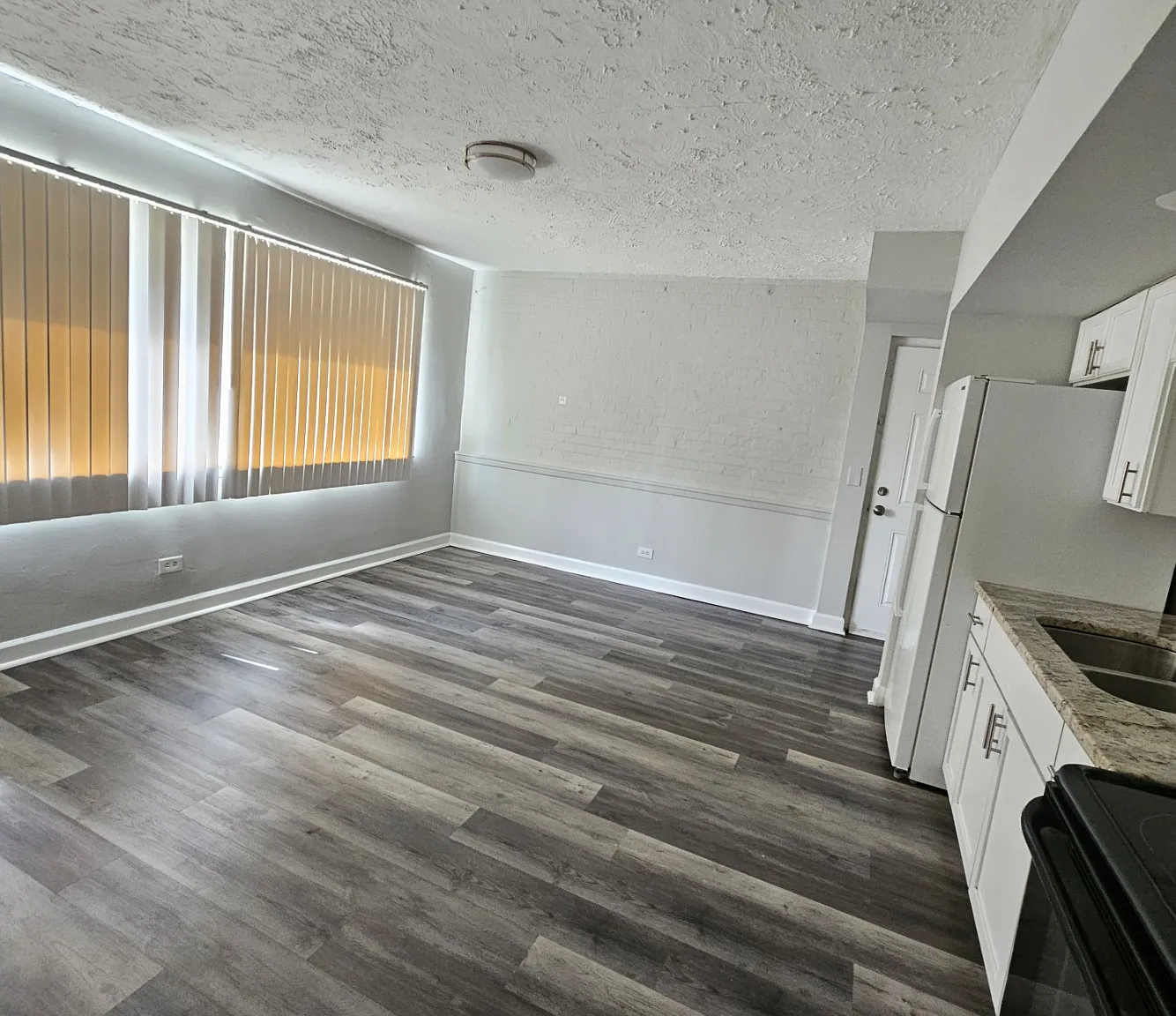1 bed, 700 sqft, $1,350 — Photo 3